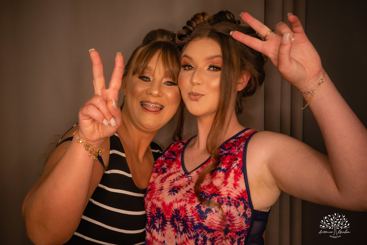 Julia – Júlia 15 Anos – Festa – Festa Debutante – Dom Manuel Quinta de Eventos – Debutante – Campo – Felicidade – Sardas – Fotografia de Família – Debutante – Pôr do Sol – Felicidade – Dourado – Antonio Rocha Fotografias – Pelotas – Quinze Anos – Alegria