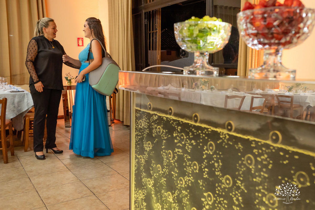 Lívia – Lívia 15 Anos – Ensaio – Ensaio Debutante – Casa da Amizade – Debutante – Campo – Felicidade – Associação Rural de Pelotas – Azul – Fotografia de Família – Debutante – Cantora – Vestido – Lacrou – Antonio Rocha Fotografias – Pelotas – Linda