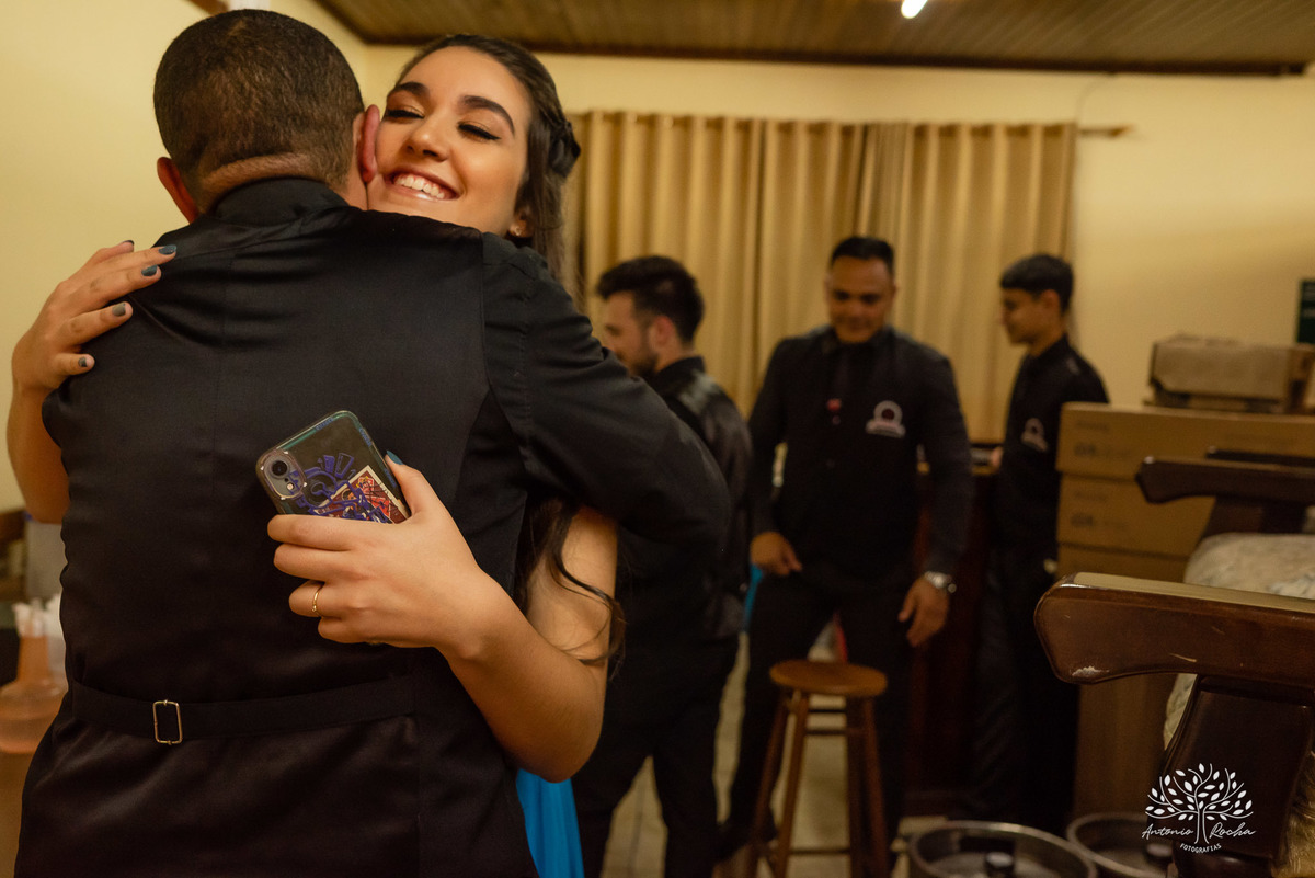 Lívia – Lívia 15 Anos – Ensaio – Ensaio Debutante – Casa da Amizade – Debutante – Campo – Felicidade – Associação Rural de Pelotas – Azul – Fotografia de Família – Debutante – Cantora – Vestido – Lacrou – Antonio Rocha Fotografias – Pelotas – Linda