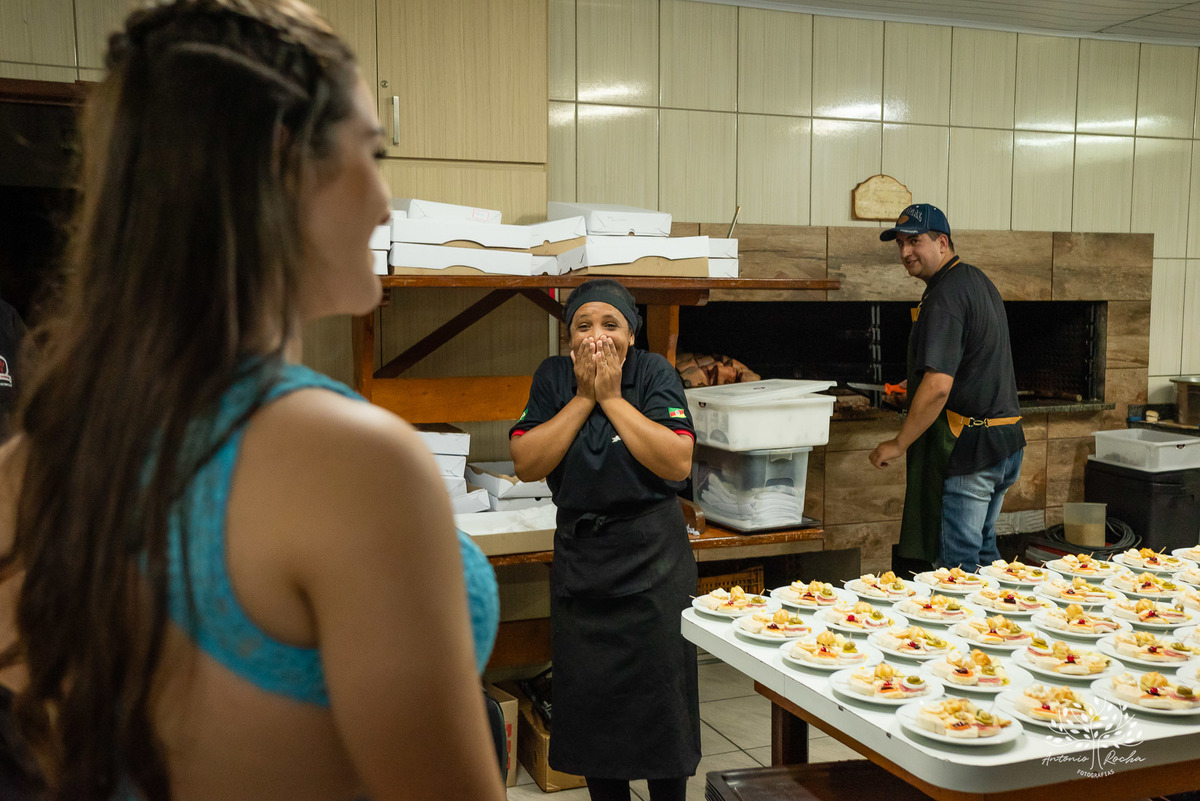 Lívia – Lívia 15 Anos – Ensaio – Ensaio Debutante – Casa da Amizade – Debutante – Campo – Felicidade – Associação Rural de Pelotas – Azul – Fotografia de Família – Debutante – Cantora – Vestido – Lacrou – Antonio Rocha Fotografias – Pelotas – Linda