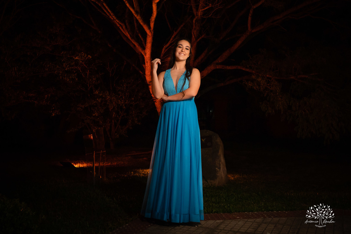 Lívia – Lívia 15 Anos – Ensaio – Ensaio Debutante – Casa da Amizade – Debutante – Campo – Felicidade – Associação Rural de Pelotas – Azul – Fotografia de Família – Debutante – Cantora – Vestido – Lacrou – Antonio Rocha Fotografias – Pelotas – Linda