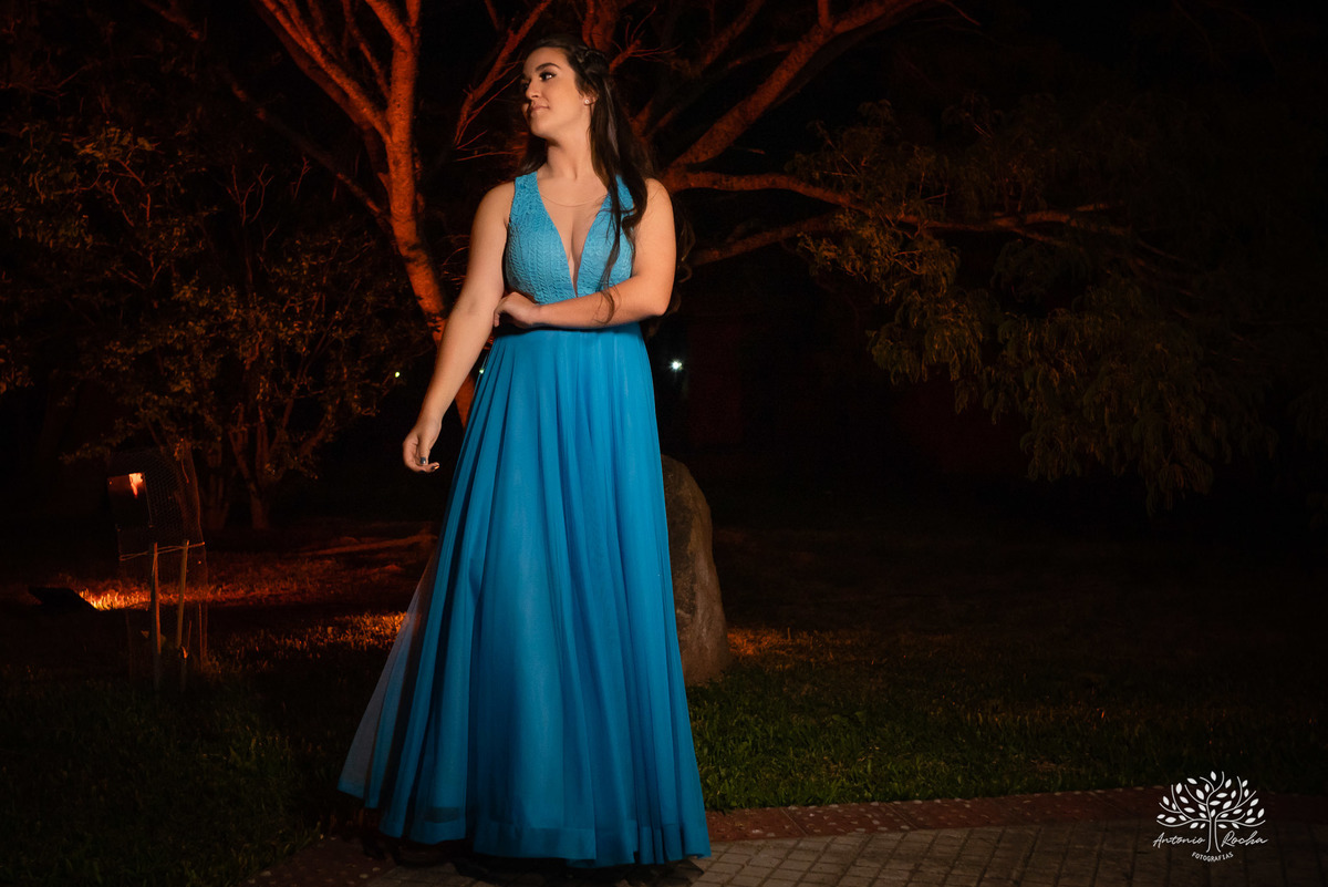 Lívia – Lívia 15 Anos – Ensaio – Ensaio Debutante – Casa da Amizade – Debutante – Campo – Felicidade – Associação Rural de Pelotas – Azul – Fotografia de Família – Debutante – Cantora – Vestido – Lacrou – Antonio Rocha Fotografias – Pelotas – Linda