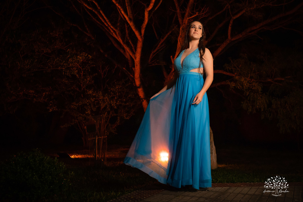 Lívia – Lívia 15 Anos – Ensaio – Ensaio Debutante – Casa da Amizade – Debutante – Campo – Felicidade – Associação Rural de Pelotas – Azul – Fotografia de Família – Debutante – Cantora – Vestido – Lacrou – Antonio Rocha Fotografias – Pelotas – Linda