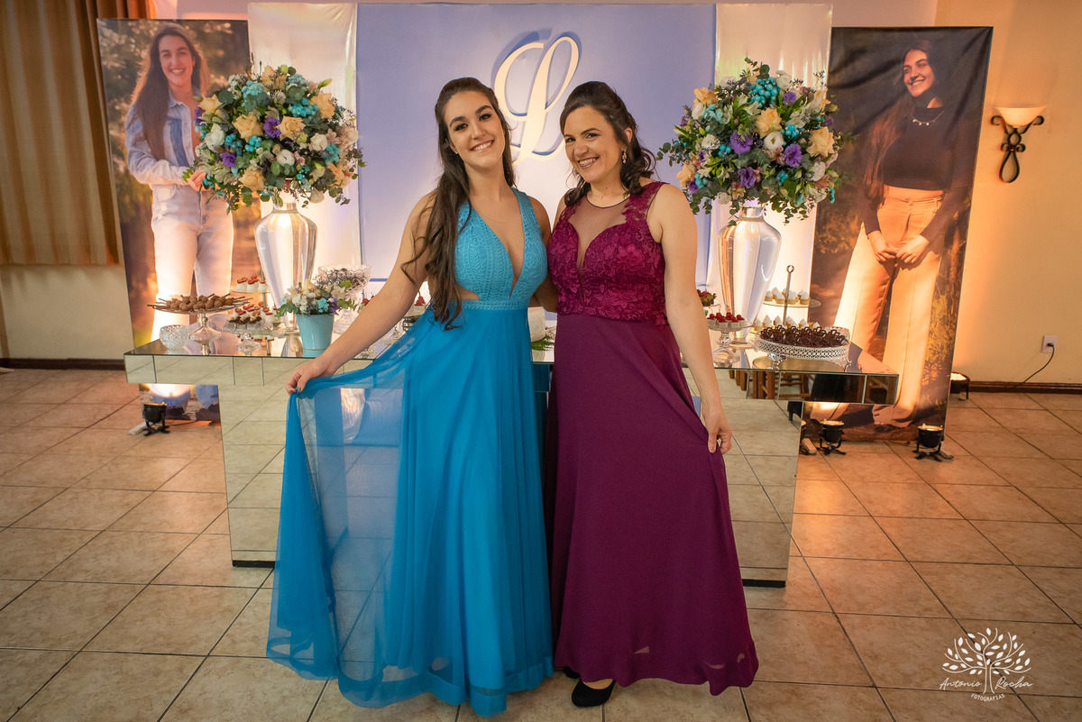 Lívia – Lívia 15 Anos – Ensaio – Ensaio Debutante – Casa da Amizade – Debutante – Campo – Felicidade – Associação Rural de Pelotas – Azul – Fotografia de Família – Debutante – Cantora – Vestido – Lacrou – Antonio Rocha Fotografias – Pelotas – Linda