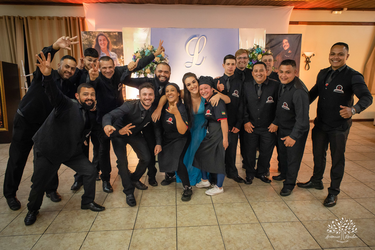 Lívia – Lívia 15 Anos – Ensaio – Ensaio Debutante – Casa da Amizade – Debutante – Campo – Felicidade – Associação Rural de Pelotas – Azul – Fotografia de Família – Debutante – Cantora – Vestido – Lacrou – Antonio Rocha Fotografias – Pelotas – Linda
