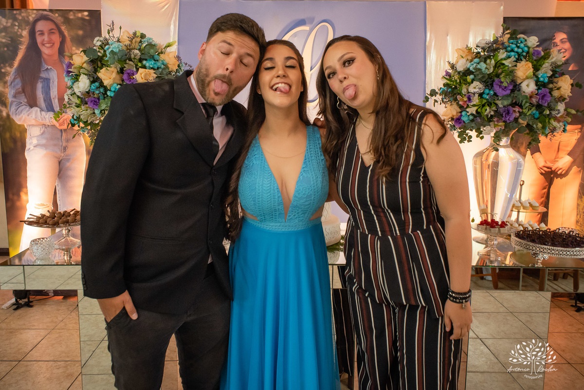 Lívia – Lívia 15 Anos – Ensaio – Ensaio Debutante – Casa da Amizade – Debutante – Campo – Felicidade – Associação Rural de Pelotas – Azul – Fotografia de Família – Debutante – Cantora – Vestido – Lacrou – Antonio Rocha Fotografias – Pelotas – Linda