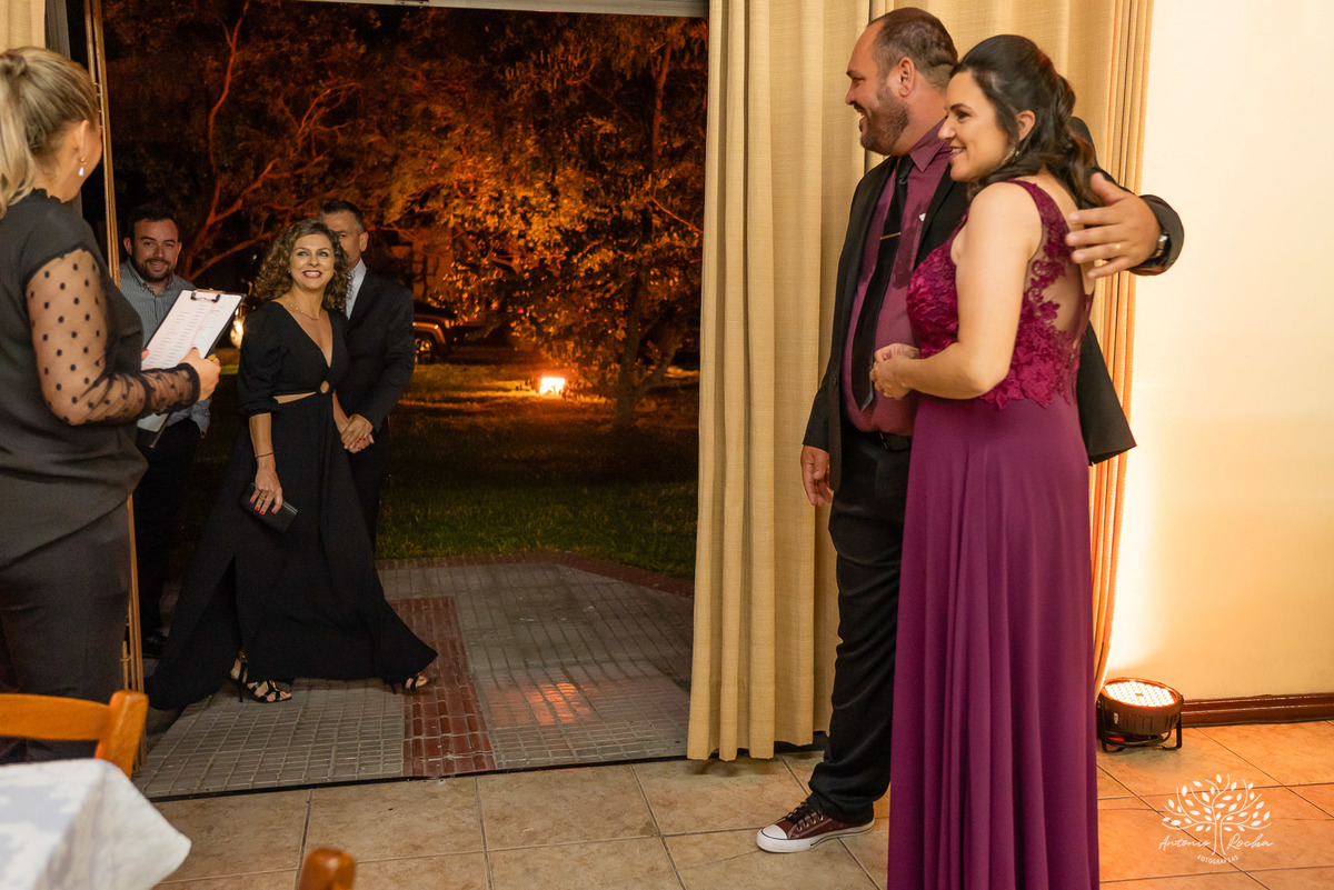 Lívia – Lívia 15 Anos – Ensaio – Ensaio Debutante – Casa da Amizade – Debutante – Campo – Felicidade – Associação Rural de Pelotas – Azul – Fotografia de Família – Debutante – Cantora – Vestido – Lacrou – Antonio Rocha Fotografias – Pelotas – Linda