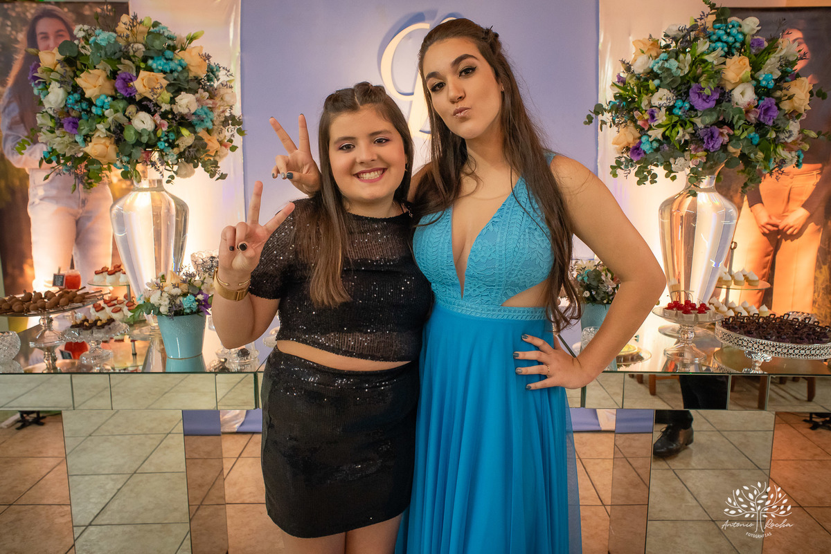 Lívia – Lívia 15 Anos – Ensaio – Ensaio Debutante – Casa da Amizade – Debutante – Campo – Felicidade – Associação Rural de Pelotas – Azul – Fotografia de Família – Debutante – Cantora – Vestido – Lacrou – Antonio Rocha Fotografias – Pelotas – Linda