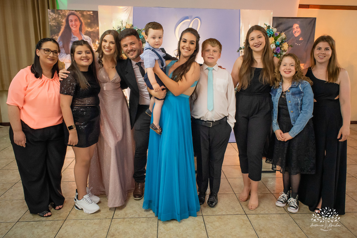 Lívia – Lívia 15 Anos – Ensaio – Ensaio Debutante – Casa da Amizade – Debutante – Campo – Felicidade – Associação Rural de Pelotas – Azul – Fotografia de Família – Debutante – Cantora – Vestido – Lacrou – Antonio Rocha Fotografias – Pelotas – Linda