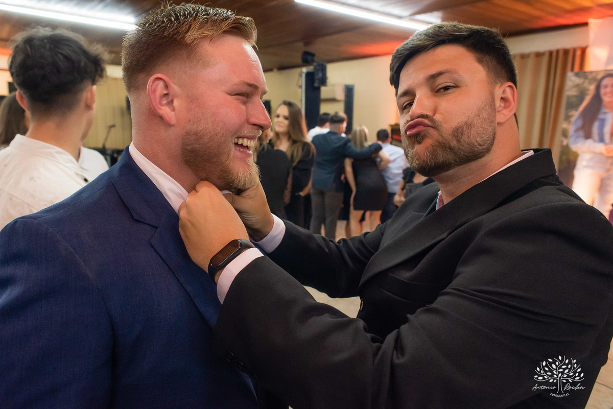 Lívia – Lívia 15 Anos – Ensaio – Ensaio Debutante – Casa da Amizade – Debutante – Campo – Felicidade – Associação Rural de Pelotas – Azul – Fotografia de Família – Debutante – Cantora – Vestido – Lacrou – Antonio Rocha Fotografias – Pelotas – Linda