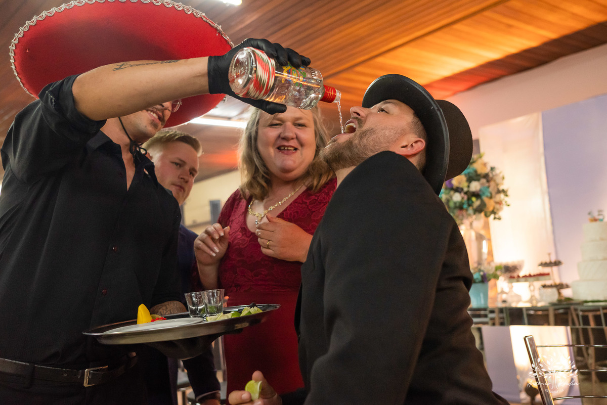 Lívia – Lívia 15 Anos – Ensaio – Ensaio Debutante – Casa da Amizade – Debutante – Campo – Felicidade – Associação Rural de Pelotas – Azul – Fotografia de Família – Debutante – Cantora – Vestido – Lacrou – Antonio Rocha Fotografias – Pelotas – Linda