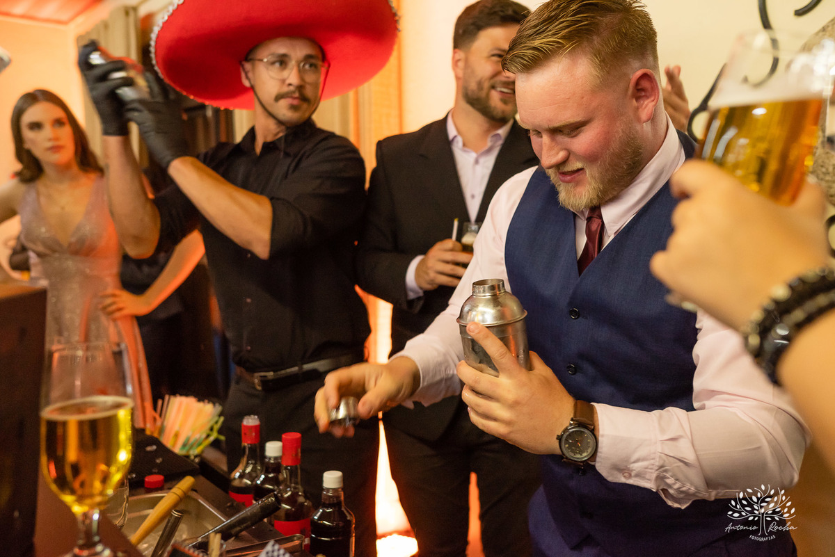 Lívia – Lívia 15 Anos – Ensaio – Ensaio Debutante – Casa da Amizade – Debutante – Campo – Felicidade – Associação Rural de Pelotas – Azul – Fotografia de Família – Debutante – Cantora – Vestido – Lacrou – Antonio Rocha Fotografias – Pelotas – Linda