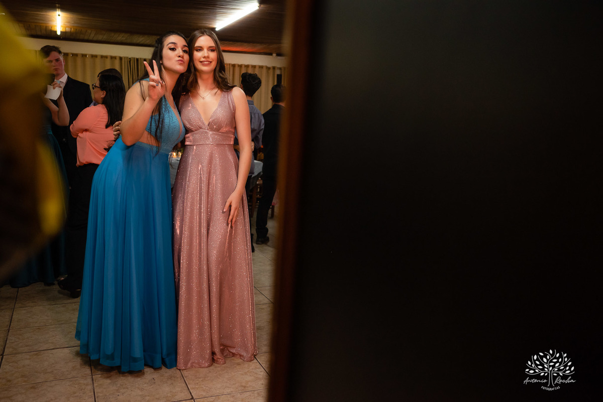 Lívia – Lívia 15 Anos – Ensaio – Ensaio Debutante – Casa da Amizade – Debutante – Campo – Felicidade – Associação Rural de Pelotas – Azul – Fotografia de Família – Debutante – Cantora – Vestido – Lacrou – Antonio Rocha Fotografias – Pelotas – Linda