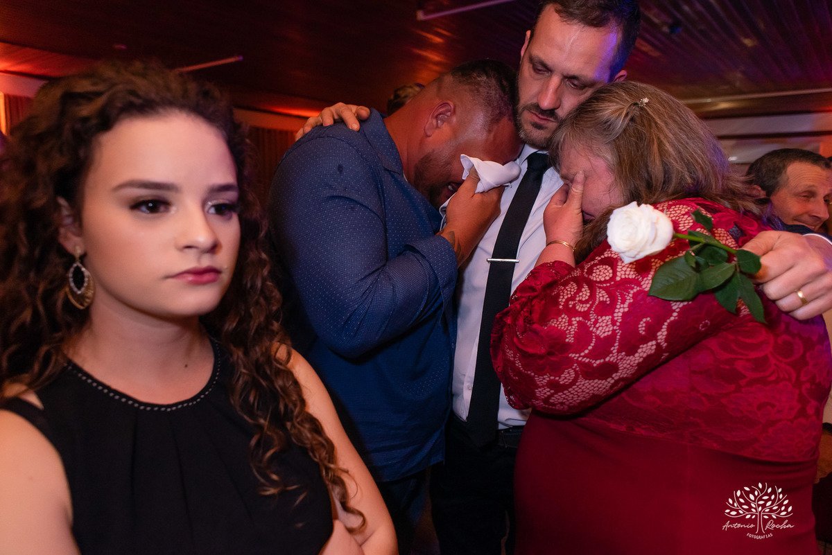 Lívia – Lívia 15 Anos – Ensaio – Ensaio Debutante – Casa da Amizade – Debutante – Campo – Felicidade – Associação Rural de Pelotas – Azul – Fotografia de Família – Debutante – Cantora – Vestido – Lacrou – Antonio Rocha Fotografias – Pelotas – Linda