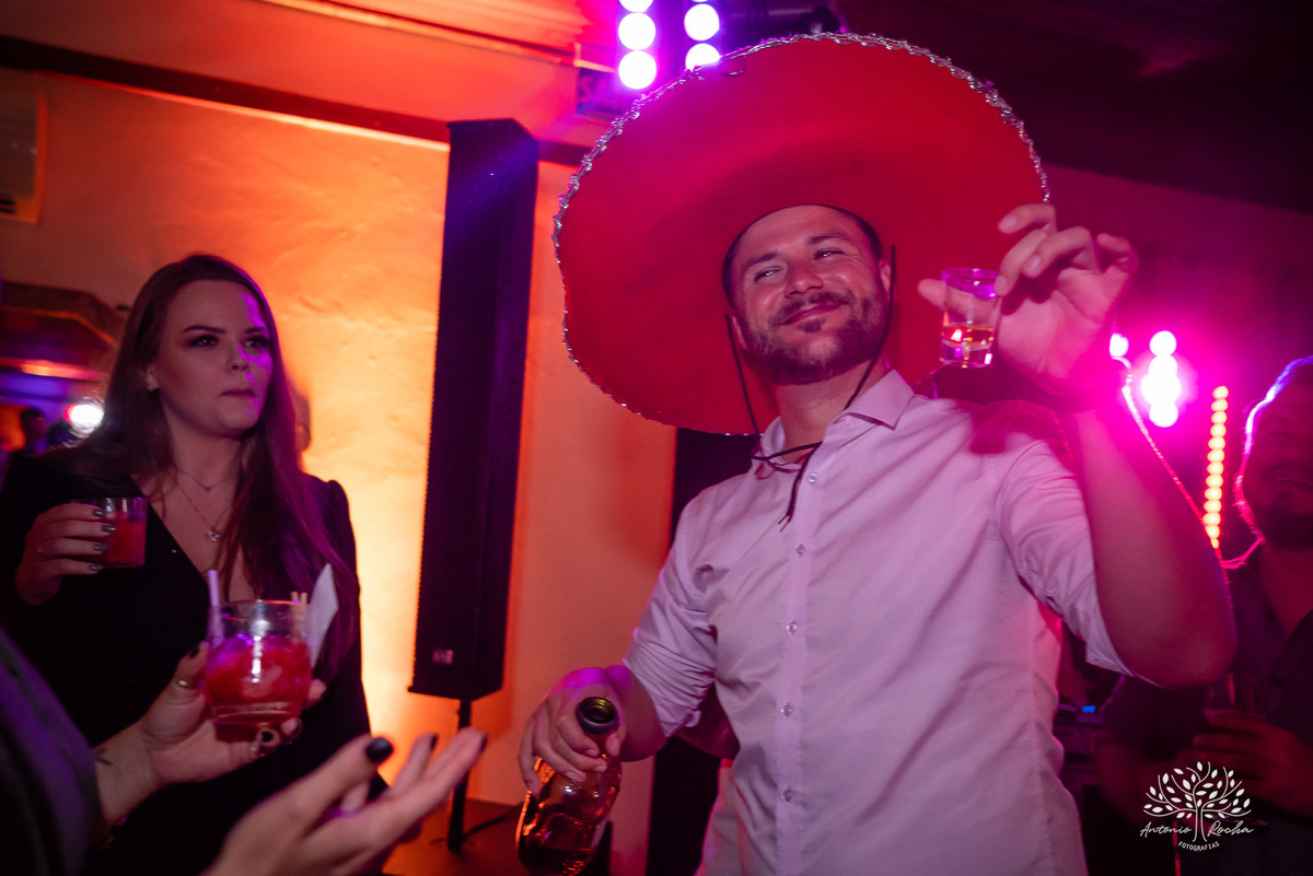 Lívia – Lívia 15 Anos – Ensaio – Ensaio Debutante – Casa da Amizade – Debutante – Campo – Felicidade – Associação Rural de Pelotas – Azul – Fotografia de Família – Debutante – Cantora – Vestido – Lacrou – Antonio Rocha Fotografias – Pelotas – Linda