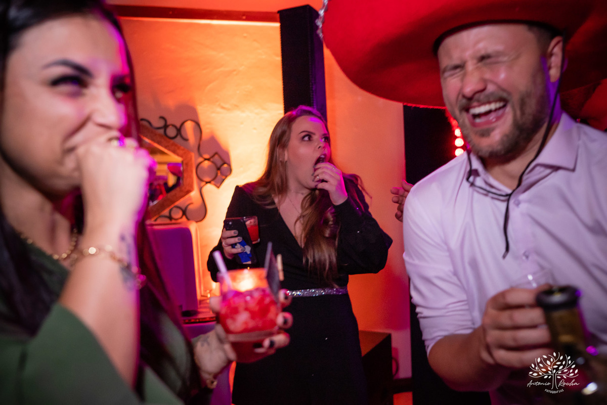 Lívia – Lívia 15 Anos – Ensaio – Ensaio Debutante – Casa da Amizade – Debutante – Campo – Felicidade – Associação Rural de Pelotas – Azul – Fotografia de Família – Debutante – Cantora – Vestido – Lacrou – Antonio Rocha Fotografias – Pelotas – Linda