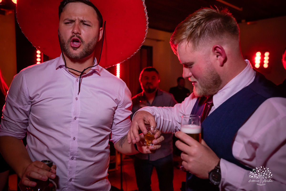 Lívia – Lívia 15 Anos – Ensaio – Ensaio Debutante – Casa da Amizade – Debutante – Campo – Felicidade – Associação Rural de Pelotas – Azul – Fotografia de Família – Debutante – Cantora – Vestido – Lacrou – Antonio Rocha Fotografias – Pelotas – Linda