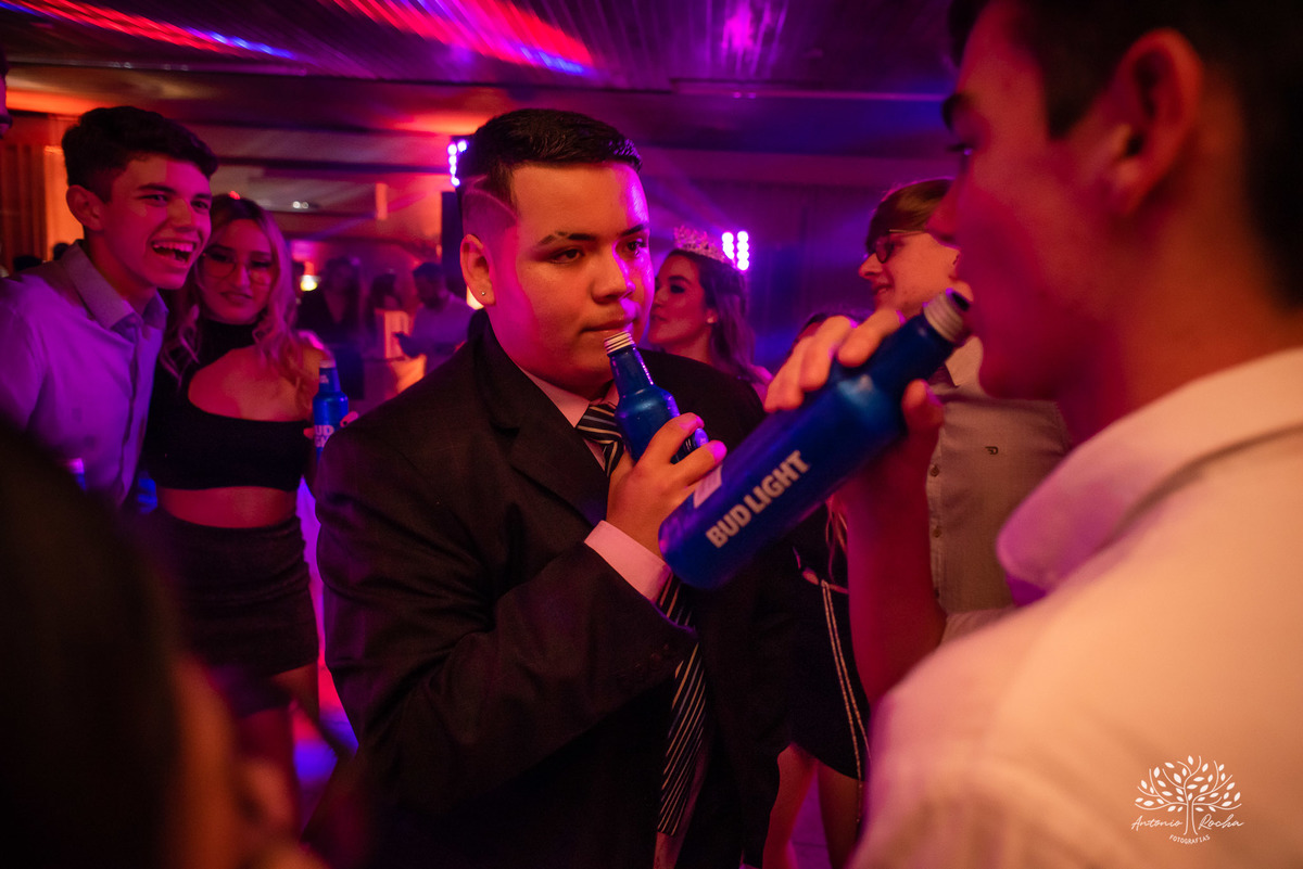 Lívia – Lívia 15 Anos – Ensaio – Ensaio Debutante – Casa da Amizade – Debutante – Campo – Felicidade – Associação Rural de Pelotas – Azul – Fotografia de Família – Debutante – Cantora – Vestido – Lacrou – Antonio Rocha Fotografias – Pelotas – Linda