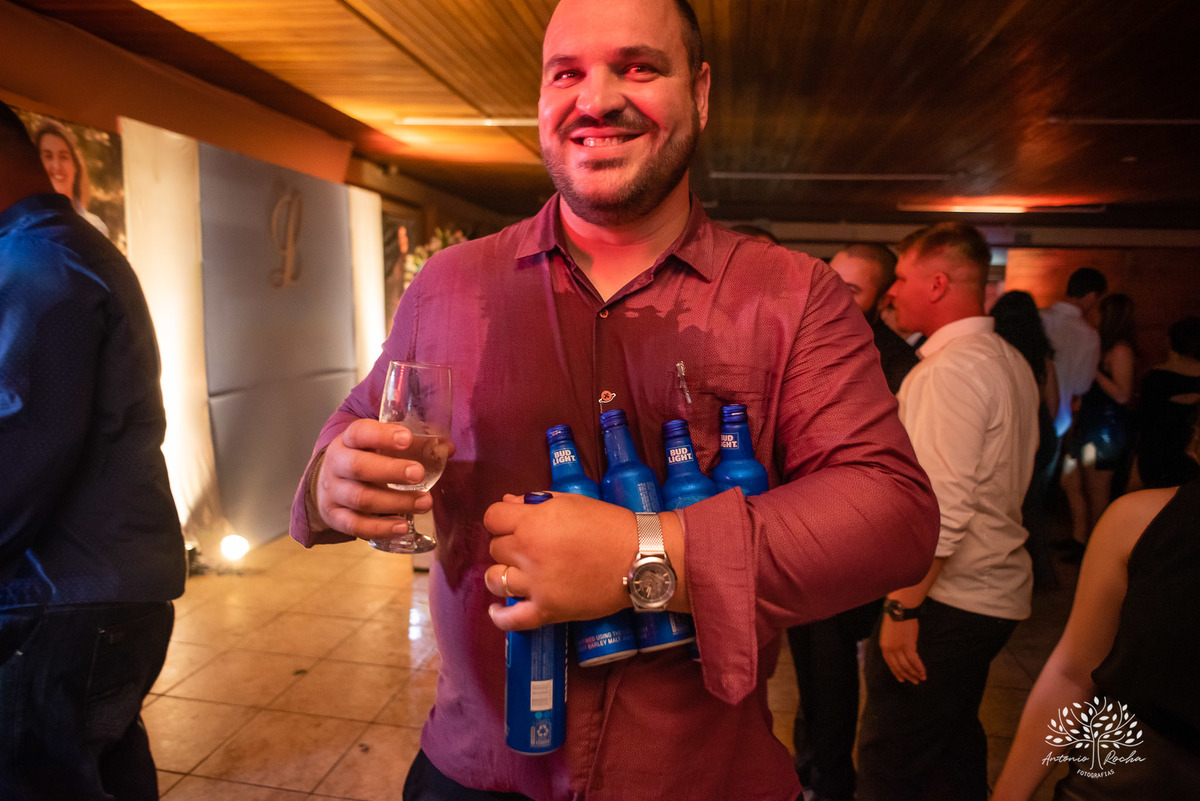 Lívia – Lívia 15 Anos – Ensaio – Ensaio Debutante – Casa da Amizade – Debutante – Campo – Felicidade – Associação Rural de Pelotas – Azul – Fotografia de Família – Debutante – Cantora – Vestido – Lacrou – Antonio Rocha Fotografias – Pelotas – Linda