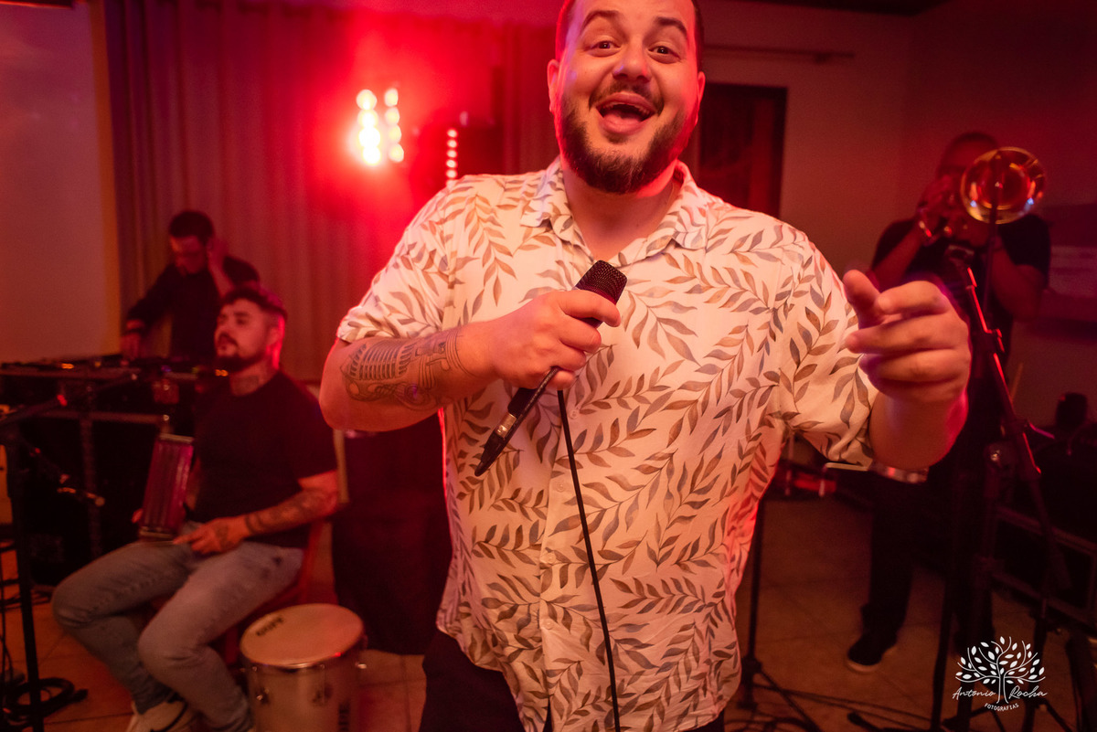 Lívia – Lívia 15 Anos – Ensaio – Ensaio Debutante – Casa da Amizade – Debutante – Campo – Felicidade – Associação Rural de Pelotas – Azul – Fotografia de Família – Debutante – Cantora – Vestido – Lacrou – Antonio Rocha Fotografias – Pelotas – Linda