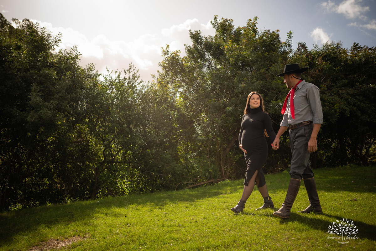 Caroline – Róger – Francisco – Morada do Sol – Tarde de Sol – Campo – Gestante – Grávida – Ensaio Gestante – Felicidade – Amor – Menino – Vida – Gaúcho – Pelotas – Campo – Caroline + Róger = Francisco – Antonio Rocha Fotografias – Família Linda – Cavalos 