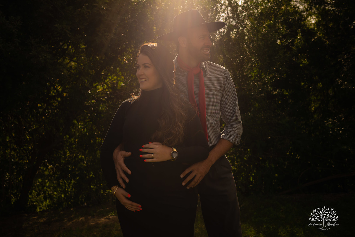 Caroline – Róger – Francisco – Morada do Sol – Tarde de Sol – Campo – Gestante – Grávida – Ensaio Gestante – Felicidade – Amor – Menino – Vida – Gaúcho – Pelotas – Campo – Caroline + Róger = Francisco – Antonio Rocha Fotografias – Família Linda – Cavalos 