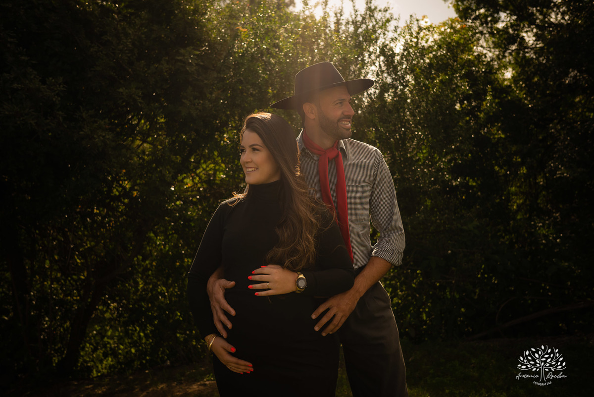 Caroline – Róger – Francisco – Morada do Sol – Tarde de Sol – Campo – Gestante – Grávida – Ensaio Gestante – Felicidade – Amor – Menino – Vida – Gaúcho – Pelotas – Campo – Caroline + Róger = Francisco – Antonio Rocha Fotografias – Família Linda – Cavalos 