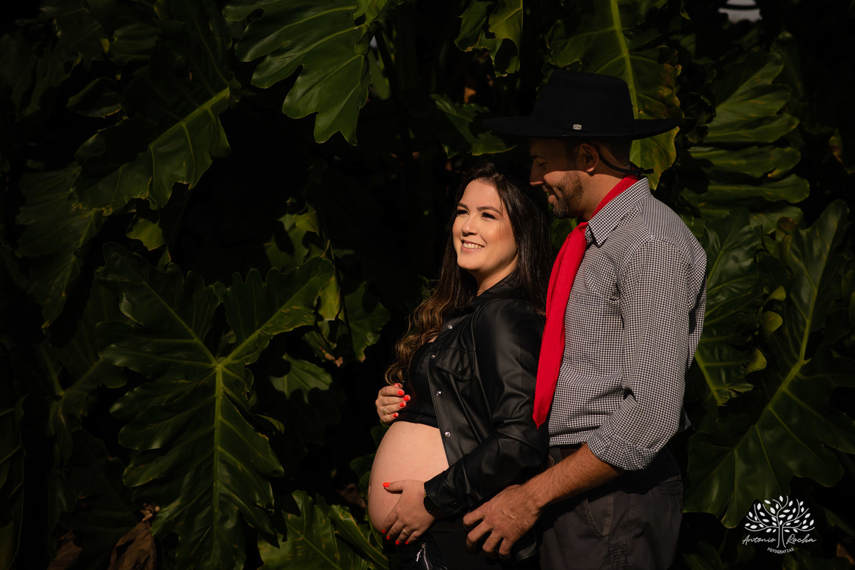 Caroline – Róger – Francisco – Morada do Sol – Tarde de Sol – Campo – Gestante – Grávida – Ensaio Gestante – Felicidade – Amor – Menino – Vida – Gaúcho – Pelotas – Campo – Caroline + Róger = Francisco – Antonio Rocha Fotografias – Família Linda – Cavalos 