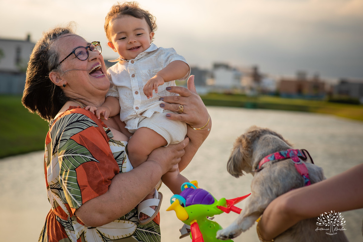Valentim – Priscila + Ivan = Valentim – Alphaville – Tarde de Sol – Valentim Primeiro Aninho – Infantil – Criança – Ensaio Infantil – Felicidade – Amor – Vida – Pelotas – Trio– Antonio Rocha Fotografias – Família Linda – Fotografia de Família – Pet – Vovó