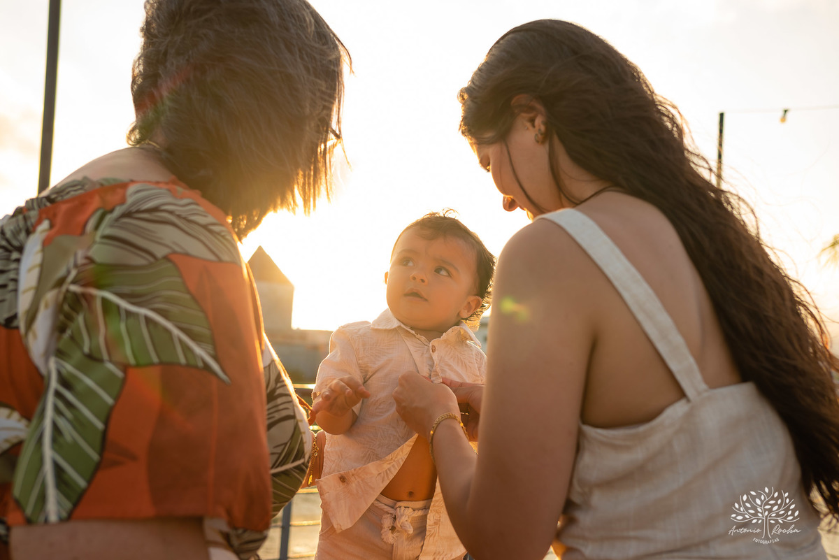 Valentim – Priscila + Ivan = Valentim – Alphaville – Tarde de Sol – Valentim Primeiro Aninho – Infantil – Criança – Ensaio Infantil – Felicidade – Amor – Vida – Pelotas – Trio– Antonio Rocha Fotografias – Família Linda – Fotografia de Família – Pet – Vovó
