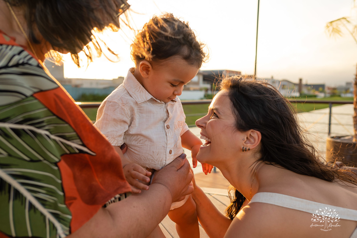 Valentim – Priscila + Ivan = Valentim – Alphaville – Tarde de Sol – Valentim Primeiro Aninho – Infantil – Criança – Ensaio Infantil – Felicidade – Amor – Vida – Pelotas – Trio– Antonio Rocha Fotografias – Família Linda – Fotografia de Família – Pet – Vovó