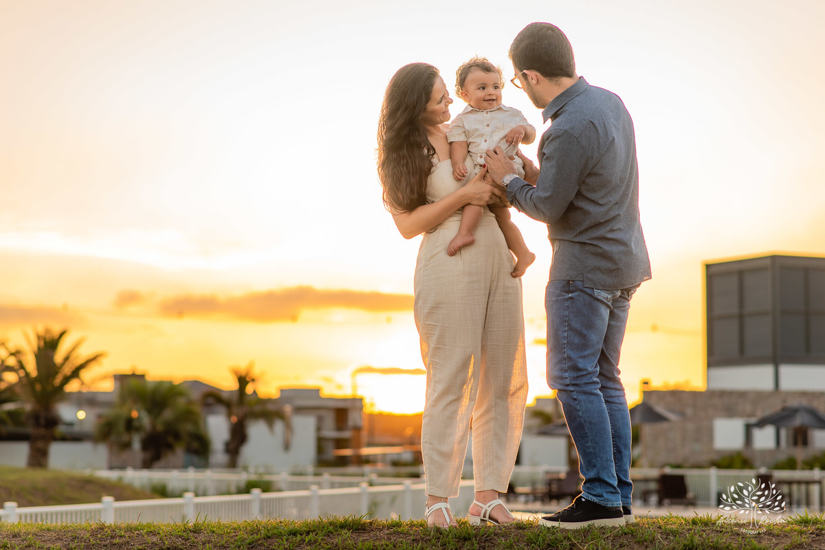 Valentim – Priscila + Ivan = Valentim – Alphaville – Tarde de Sol – Valentim Primeiro Aninho – Infantil – Criança – Ensaio Infantil – Felicidade – Amor – Vida – Pelotas – Trio– Antonio Rocha Fotografias – Família Linda – Fotografia de Família – Pet – Vovó