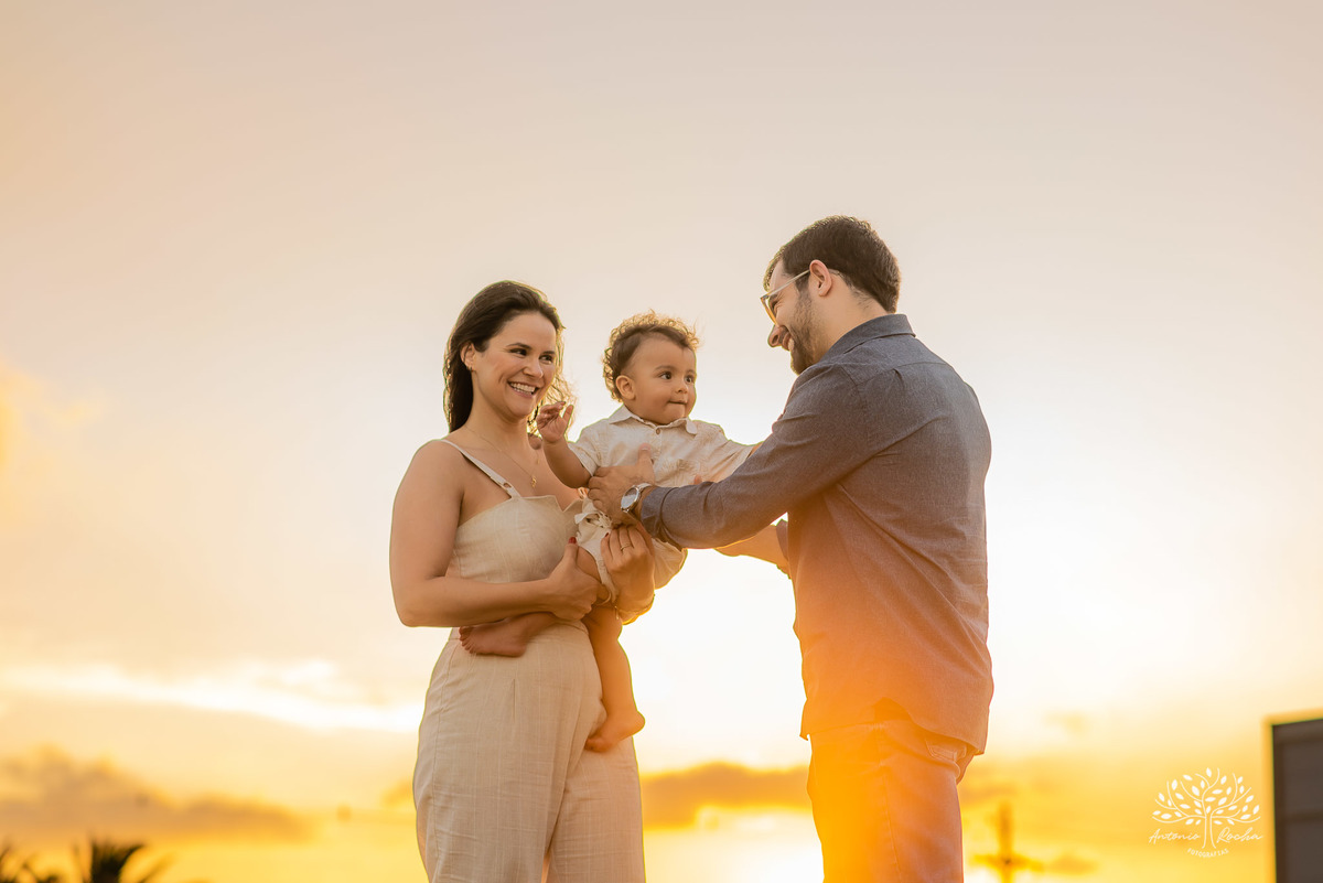 Valentim – Priscila + Ivan = Valentim – Alphaville – Tarde de Sol – Valentim Primeiro Aninho – Infantil – Criança – Ensaio Infantil – Felicidade – Amor – Vida – Pelotas – Trio– Antonio Rocha Fotografias – Família Linda – Fotografia de Família – Pet – Vovó