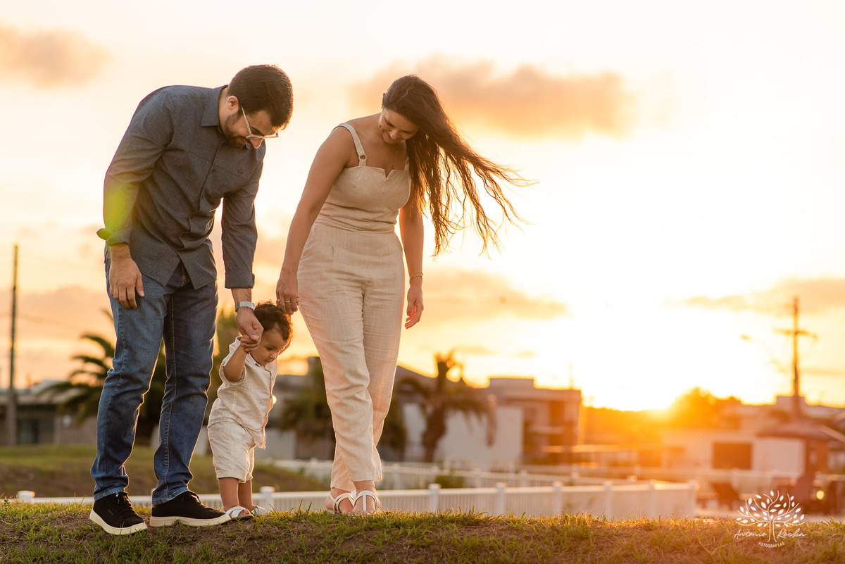 Valentim – Priscila + Ivan = Valentim – Alphaville – Tarde de Sol – Valentim Primeiro Aninho – Infantil – Criança – Ensaio Infantil – Felicidade – Amor – Vida – Pelotas – Trio– Antonio Rocha Fotografias – Família Linda – Fotografia de Família – Pet – Vovó