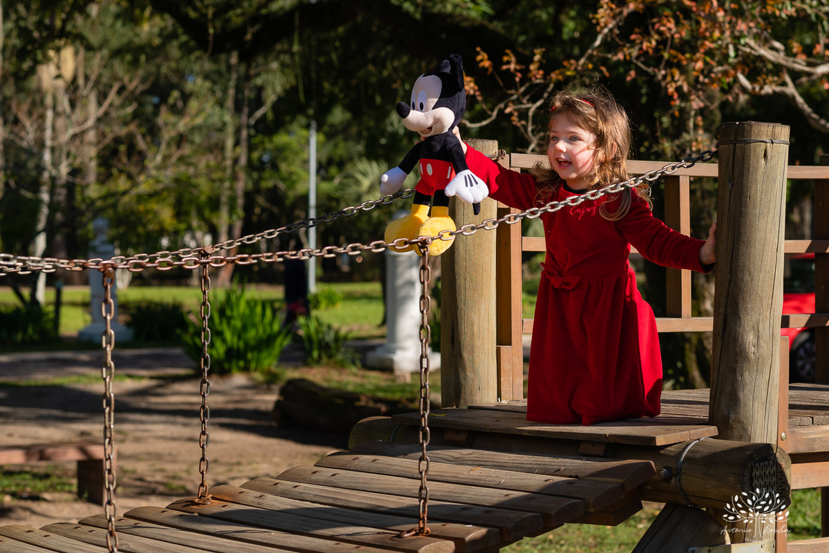 Cecília – Cecília 3 Anos – 3 Anos – Baronesa – Manhã de Sol – Infantil – Criança – Ensaio Infantil – Felicidade – Amor – Vida – Pelotas – Mickey e Minie – Dia Comum – Coisas Simples – Antonio Rocha Fotografias – Família Linda – Fotografia de Família – Sol
