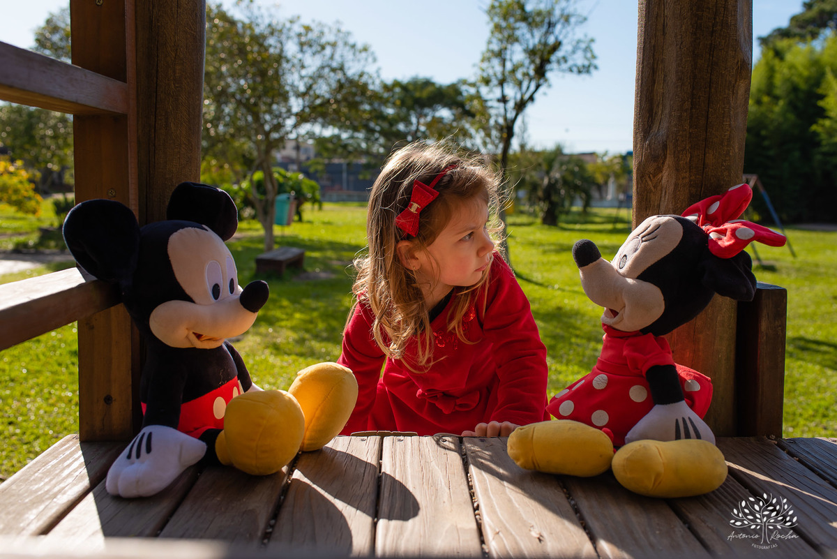 Cecília – Cecília 3 Anos – 3 Anos – Baronesa – Manhã de Sol – Infantil – Criança – Ensaio Infantil – Felicidade – Amor – Vida – Pelotas – Mickey e Minie – Dia Comum – Coisas Simples – Antonio Rocha Fotografias – Família Linda – Fotografia de Família – Sol