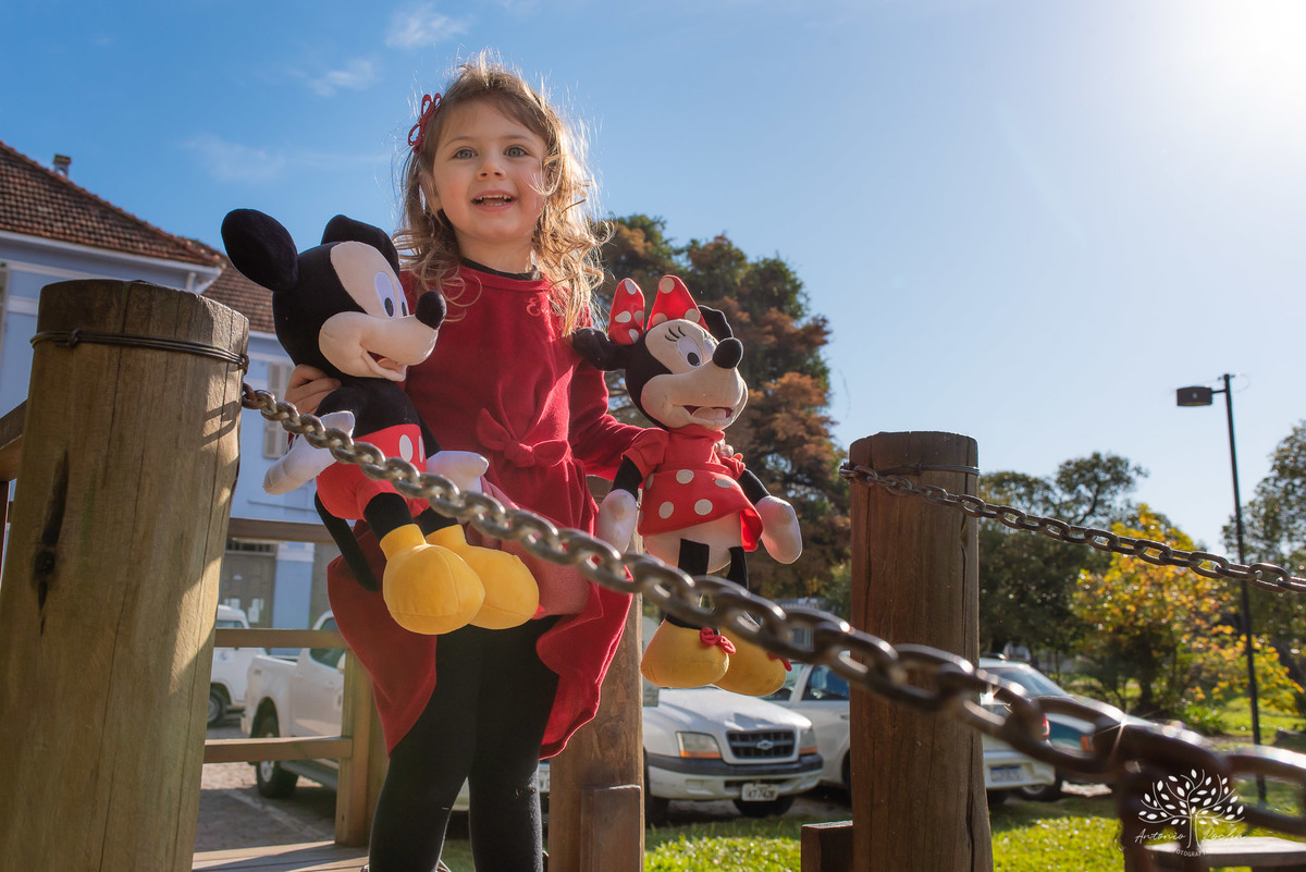 Cecília – Cecília 3 Anos – 3 Anos – Baronesa – Manhã de Sol – Infantil – Criança – Ensaio Infantil – Felicidade – Amor – Vida – Pelotas – Mickey e Minie – Dia Comum – Coisas Simples – Antonio Rocha Fotografias – Família Linda – Fotografia de Família – Sol