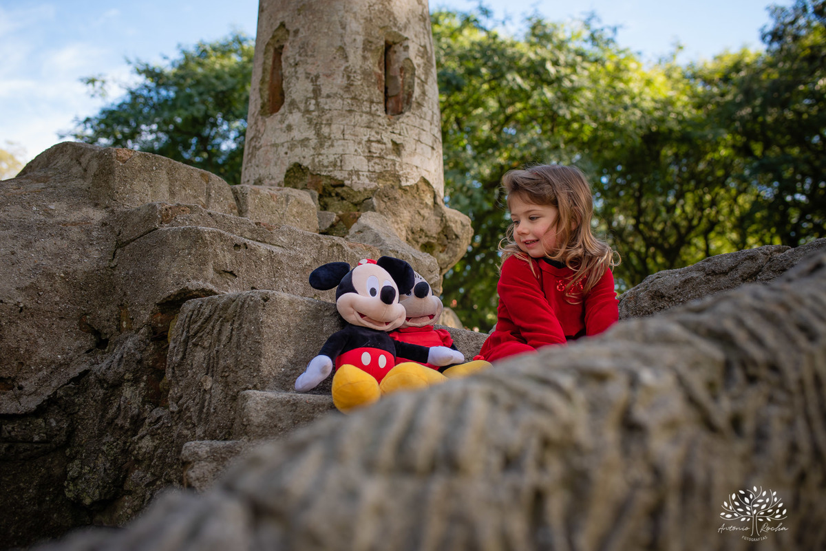 Cecília – Cecília 3 Anos – 3 Anos – Baronesa – Manhã de Sol – Infantil – Criança – Ensaio Infantil – Felicidade – Amor – Vida – Pelotas – Mickey e Minie – Dia Comum – Coisas Simples – Antonio Rocha Fotografias – Família Linda – Fotografia de Família – Sol