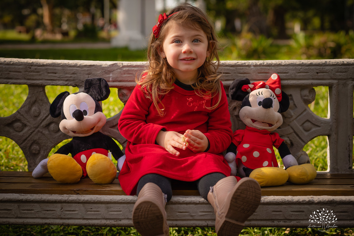 Cecília – Cecília 3 Anos – 3 Anos – Baronesa – Manhã de Sol – Infantil – Criança – Ensaio Infantil – Felicidade – Amor – Vida – Pelotas – Mickey e Minie – Dia Comum – Coisas Simples – Antonio Rocha Fotografias – Família Linda – Fotografia de Família – Sol