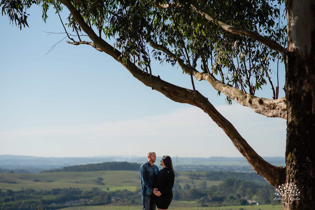 Amanda + Jonathan = Ayla – Capão do Leão – Tarde de Sol – Campo – Pedreiras – Gestante – Grávida – Ensaio Gestante – Felicidade – Amor – Menina – Vida – Pelotas – Antonio Rocha Fotografias – Família Linda – Moto – Juntos – Família – Fotografia de Família 
