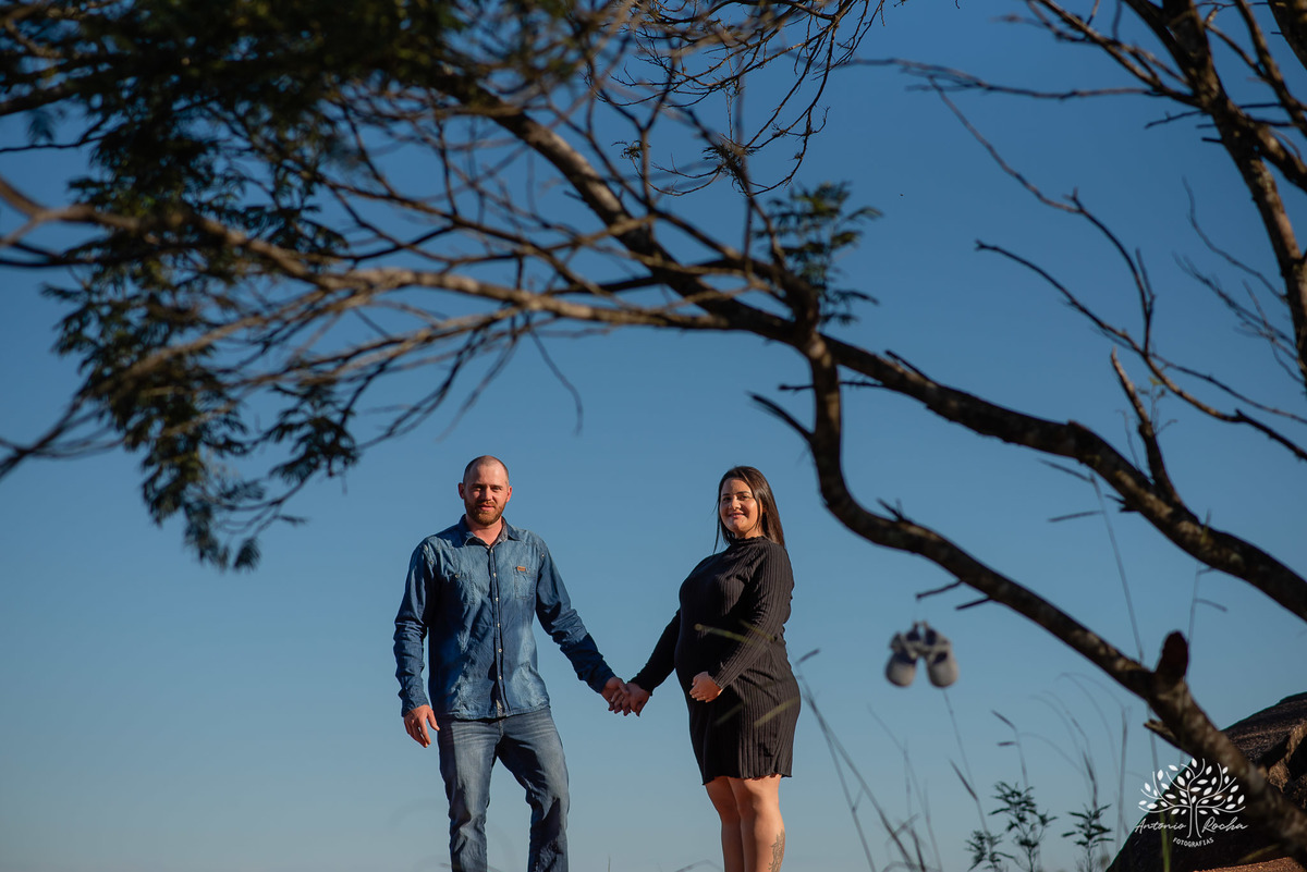 Amanda + Jonathan = Ayla – Capão do Leão – Tarde de Sol – Campo – Pedreiras – Gestante – Grávida – Ensaio Gestante – Felicidade – Amor – Menina – Vida – Pelotas – Antonio Rocha Fotografias – Família Linda – Moto – Juntos – Família – Fotografia de Família 