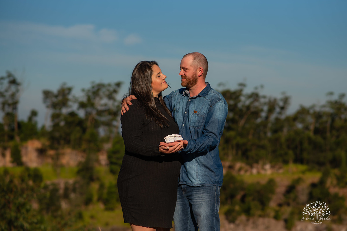 Amanda + Jonathan = Ayla – Capão do Leão – Tarde de Sol – Campo – Pedreiras – Gestante – Grávida – Ensaio Gestante – Felicidade – Amor – Menina – Vida – Pelotas – Antonio Rocha Fotografias – Família Linda – Moto – Juntos – Família – Fotografia de Família 