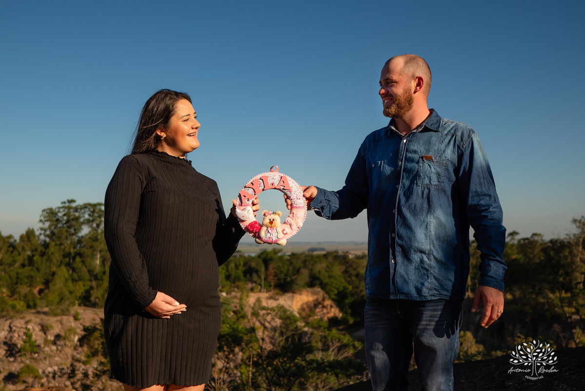 Amanda + Jonathan = Ayla – Capão do Leão – Tarde de Sol – Campo – Pedreiras – Gestante – Grávida – Ensaio Gestante – Felicidade – Amor – Menina – Vida – Pelotas – Antonio Rocha Fotografias – Família Linda – Moto – Juntos – Família – Fotografia de Família 
