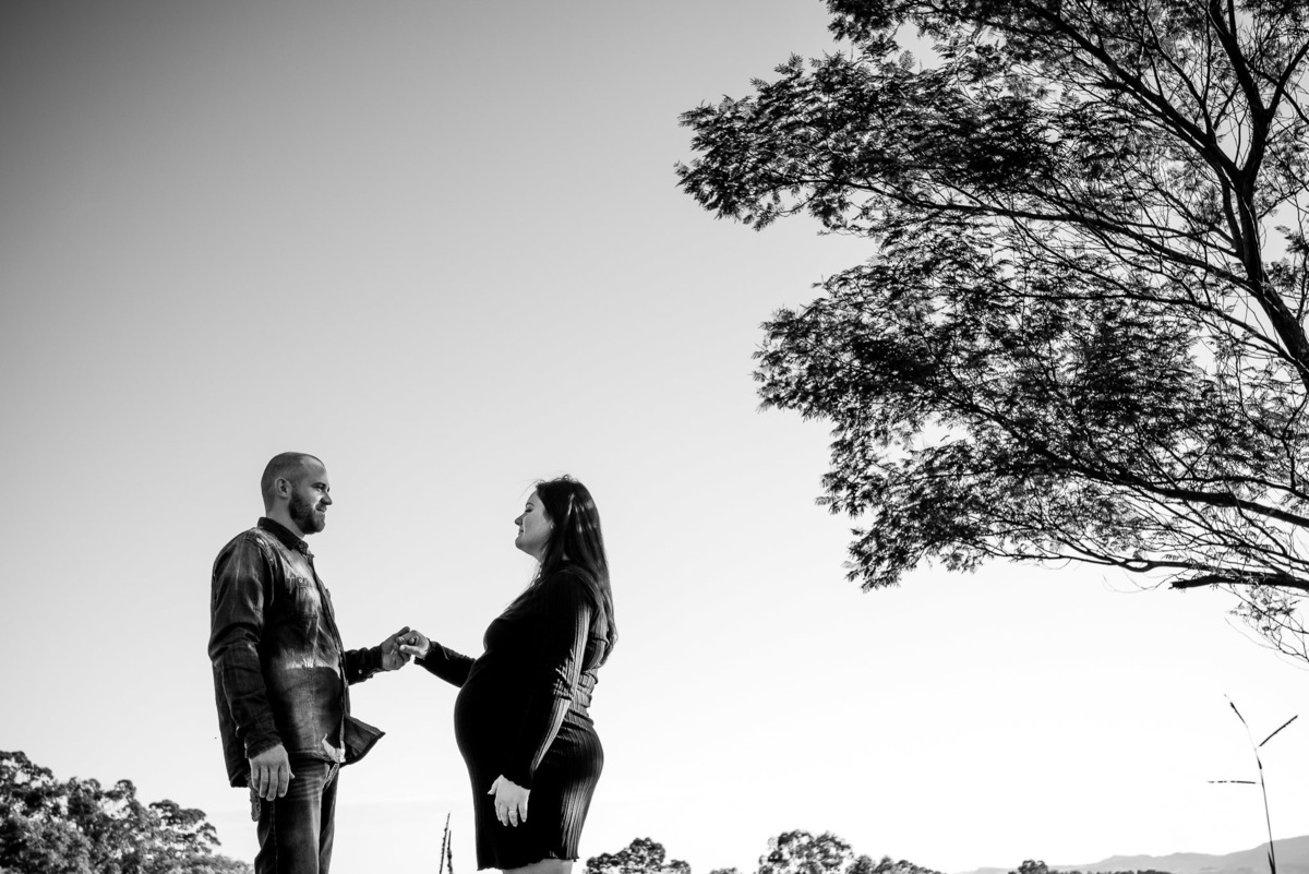 Amanda + Jonathan = Ayla – Capão do Leão – Tarde de Sol – Campo – Pedreiras – Gestante – Grávida – Ensaio Gestante – Felicidade – Amor – Menina – Vida – Pelotas – Antonio Rocha Fotografias – Família Linda – Moto – Juntos – Família – Fotografia de Família 