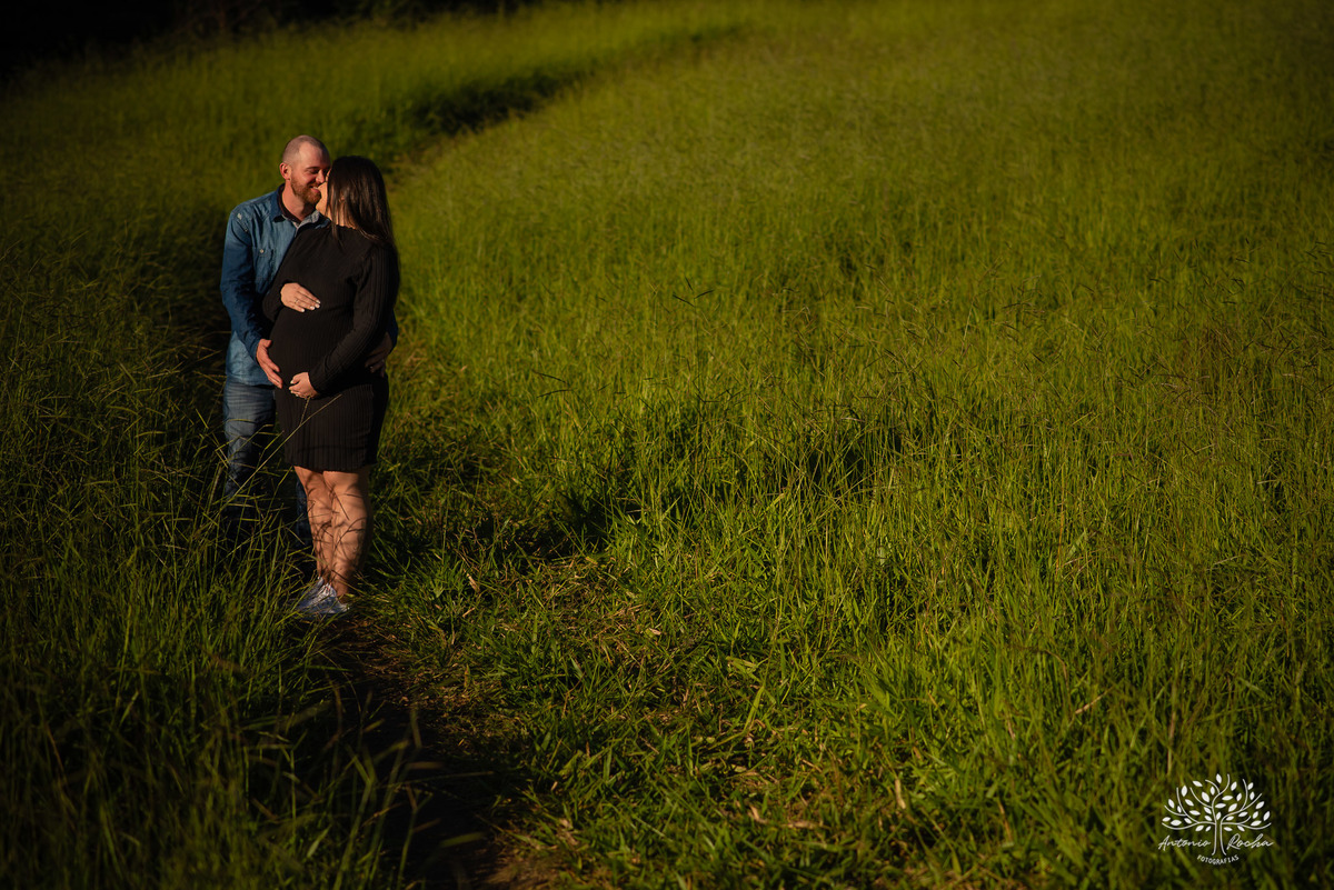 Amanda + Jonathan = Ayla – Capão do Leão – Tarde de Sol – Campo – Pedreiras – Gestante – Grávida – Ensaio Gestante – Felicidade – Amor – Menina – Vida – Pelotas – Antonio Rocha Fotografias – Família Linda – Moto – Juntos – Família – Fotografia de Família 