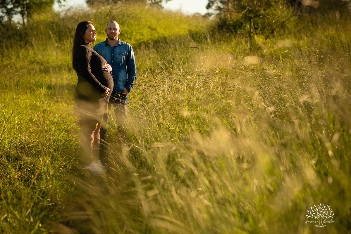 Amanda + Jonathan = Ayla – Capão do Leão – Tarde de Sol – Campo – Pedreiras – Gestante – Grávida – Ensaio Gestante – Felicidade – Amor – Menina – Vida – Pelotas – Antonio Rocha Fotografias – Família Linda – Moto – Juntos – Família – Fotografia de Família 