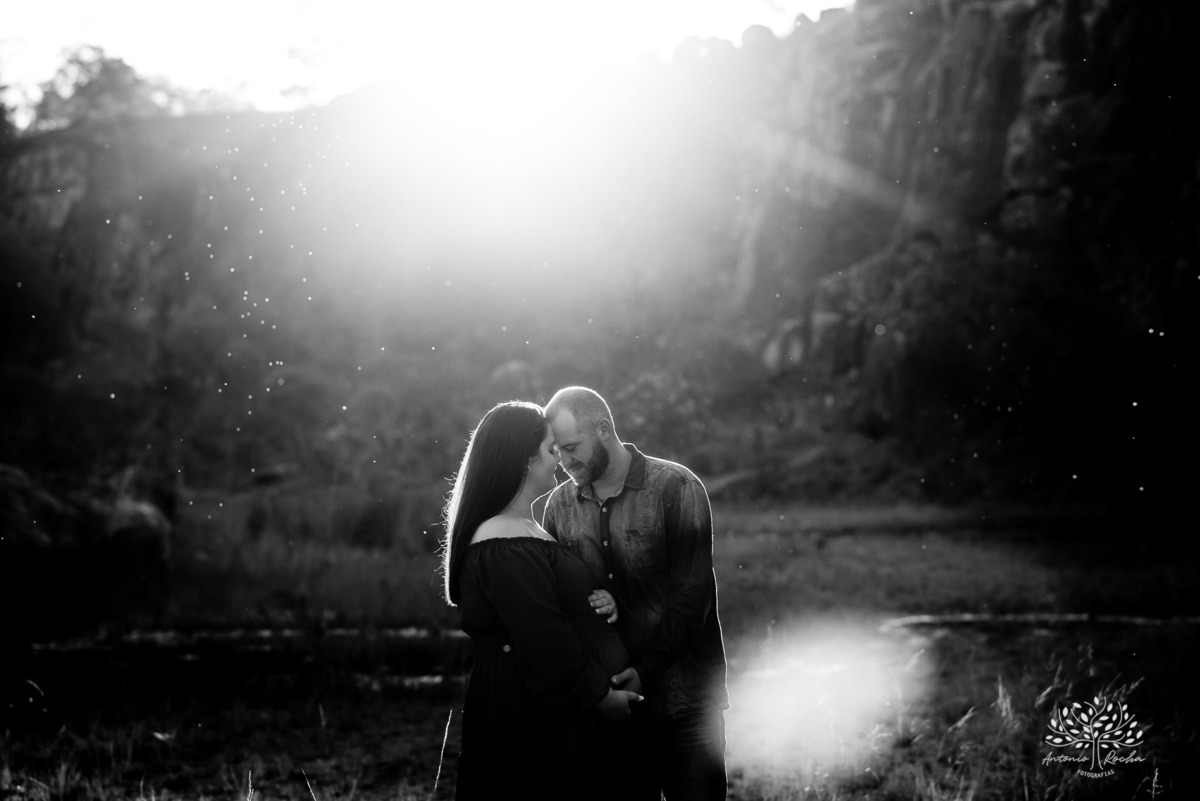 Amanda + Jonathan = Ayla – Capão do Leão – Tarde de Sol – Campo – Pedreiras – Gestante – Grávida – Ensaio Gestante – Felicidade – Amor – Menina – Vida – Pelotas – Antonio Rocha Fotografias – Família Linda – Moto – Juntos – Família – Fotografia de Família 