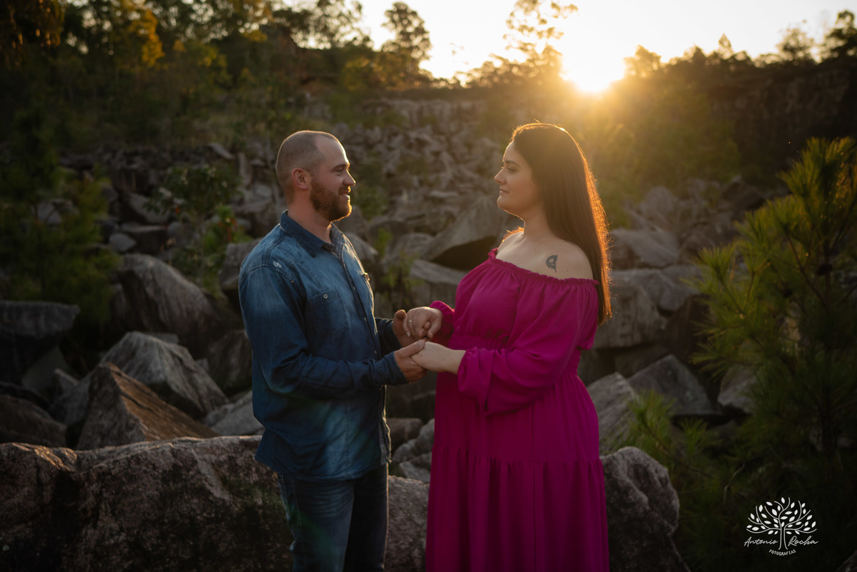 Amanda + Jonathan = Ayla – Capão do Leão – Tarde de Sol – Campo – Pedreiras – Gestante – Grávida – Ensaio Gestante – Felicidade – Amor – Menina – Vida – Pelotas – Antonio Rocha Fotografias – Família Linda – Moto – Juntos – Família – Fotografia de Família 