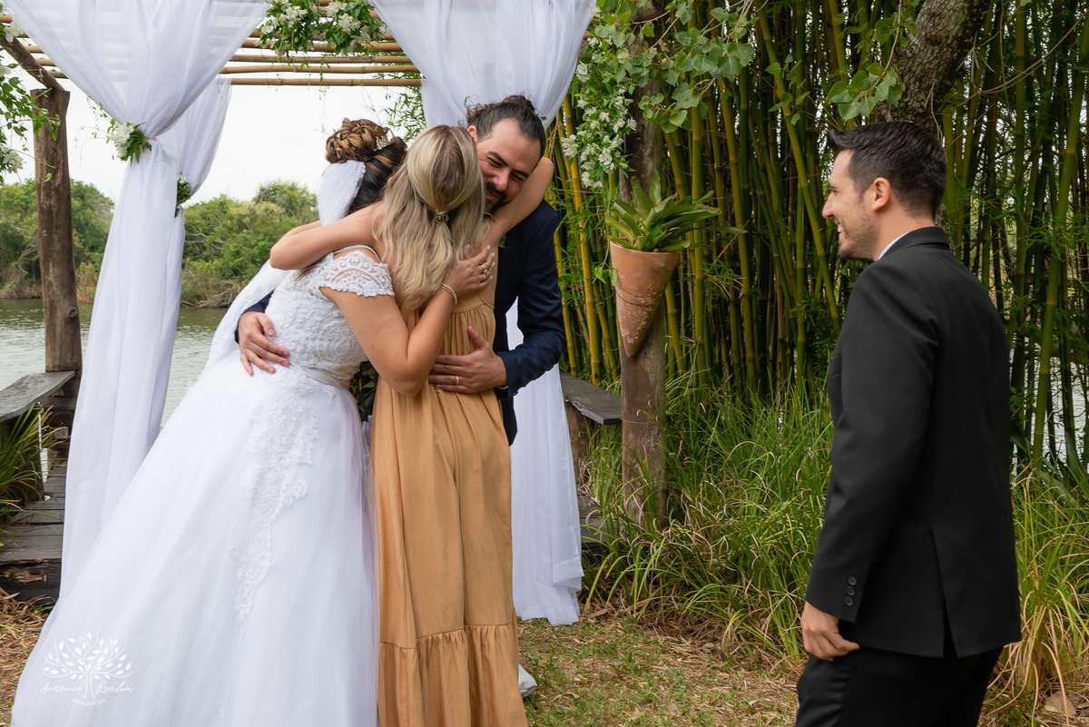 Flávia e Cristiano – Casamento – Casamento Ar Livre – Charqueada Boa Vista – Ar Livre – Campo – Felicidade – Amor – Fotografia de Casamento – Juntos – Amanhecer – Dia Especial – Vida – Celebração – Intimo – Luterano – Antonio Rocha Fotografias – Pelotas