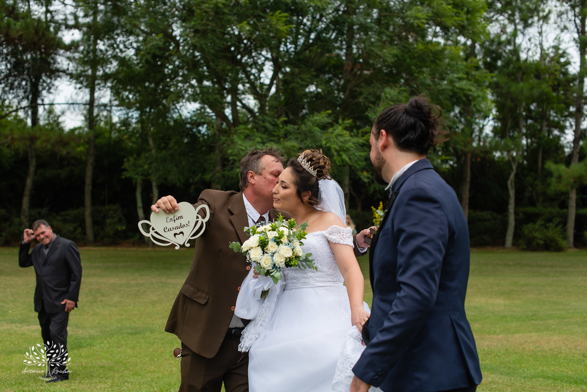 Flávia e Cristiano – Casamento – Casamento Ar Livre – Charqueada Boa Vista – Ar Livre – Campo – Felicidade – Amor – Fotografia de Casamento – Juntos – Amanhecer – Dia Especial – Vida – Celebração – Intimo – Luterano – Antonio Rocha Fotografias – Pelotas